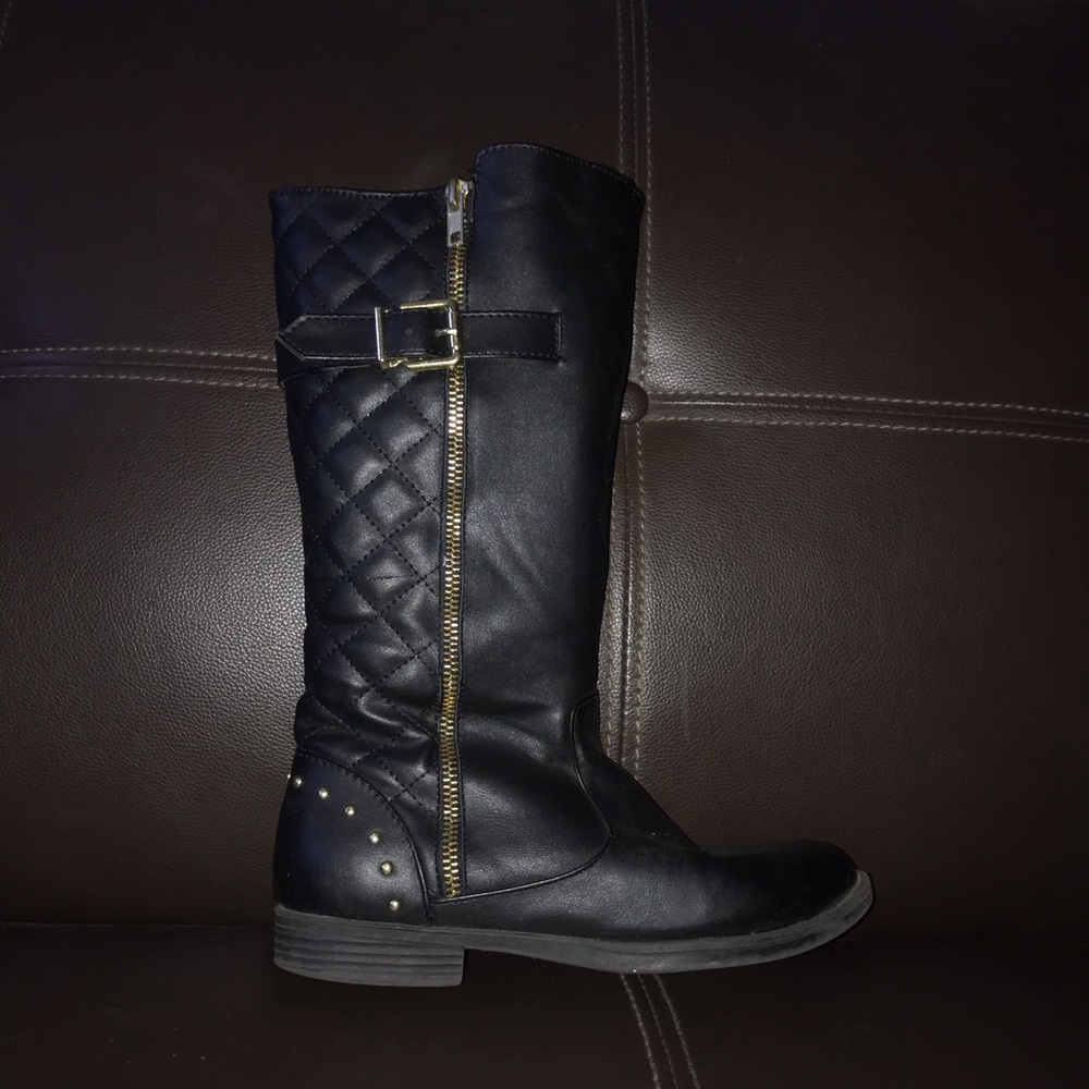 BLACK WITH GOLD BOOTS